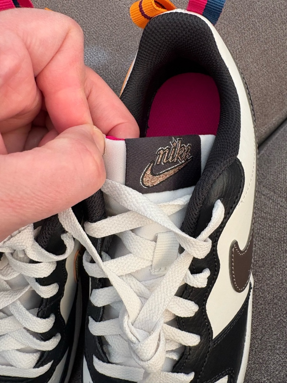 Nike Borough Low SE Sneaker B&W gold/silver Swoosh 6Y/7.5W - Picture 4 of 9